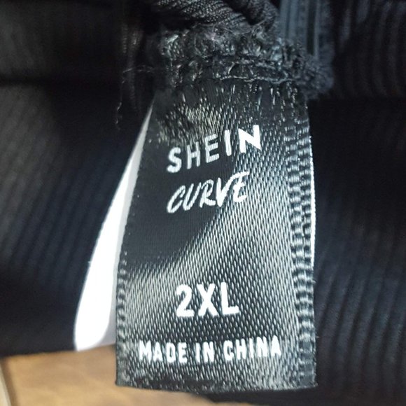 Shein Curve Ruched Solid Black Top 2XL - Picture 4 of 7